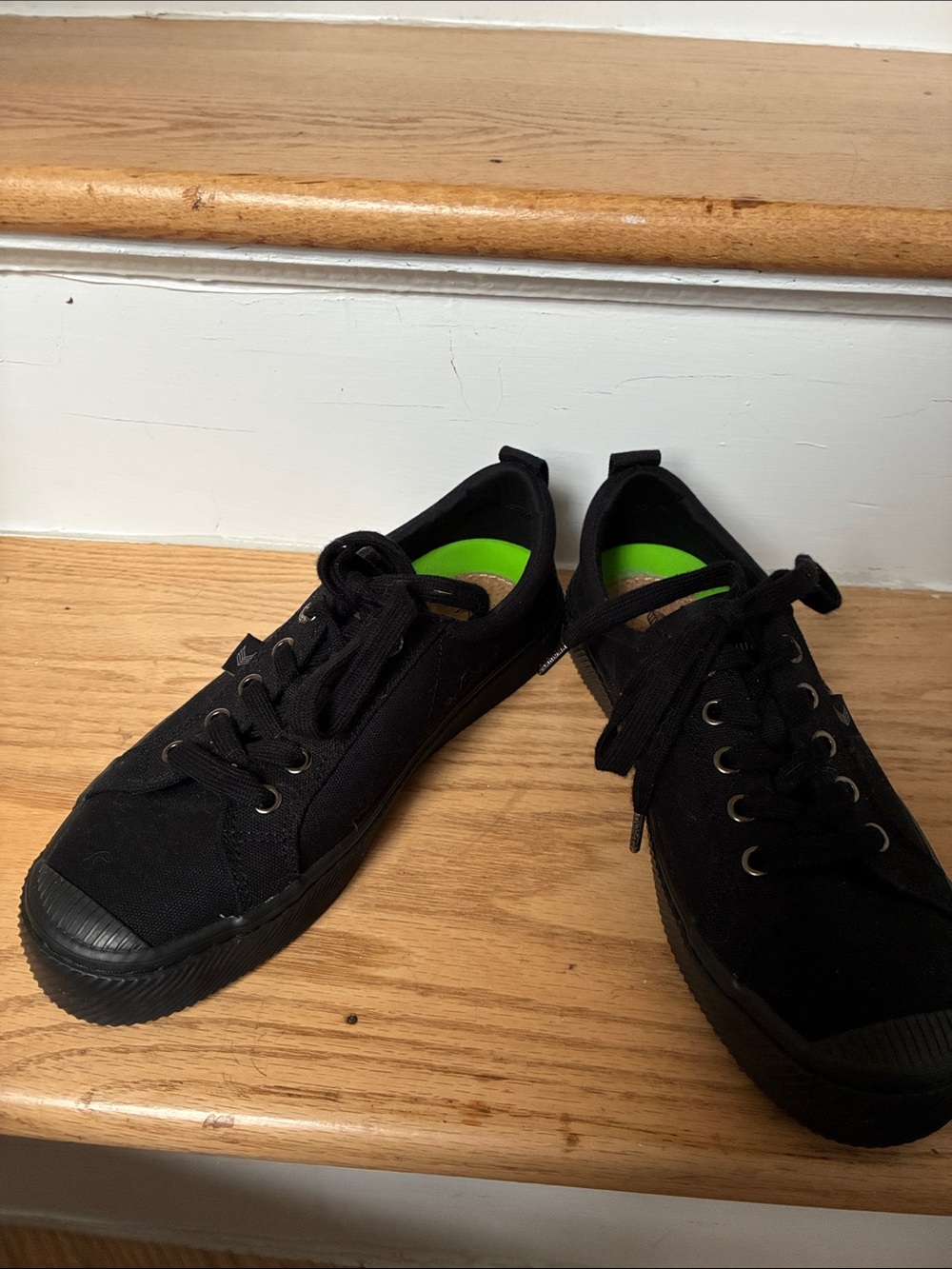 Cariuma black fabric eco friendly skateboard sneakers SZ8